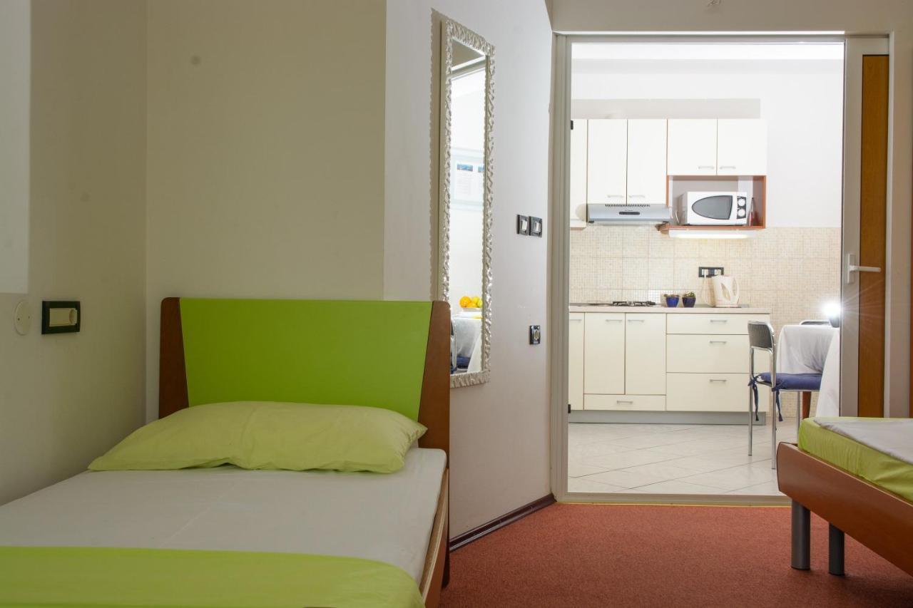 Apartments Marija - By The Sea Rogoznica  Luaran gambar