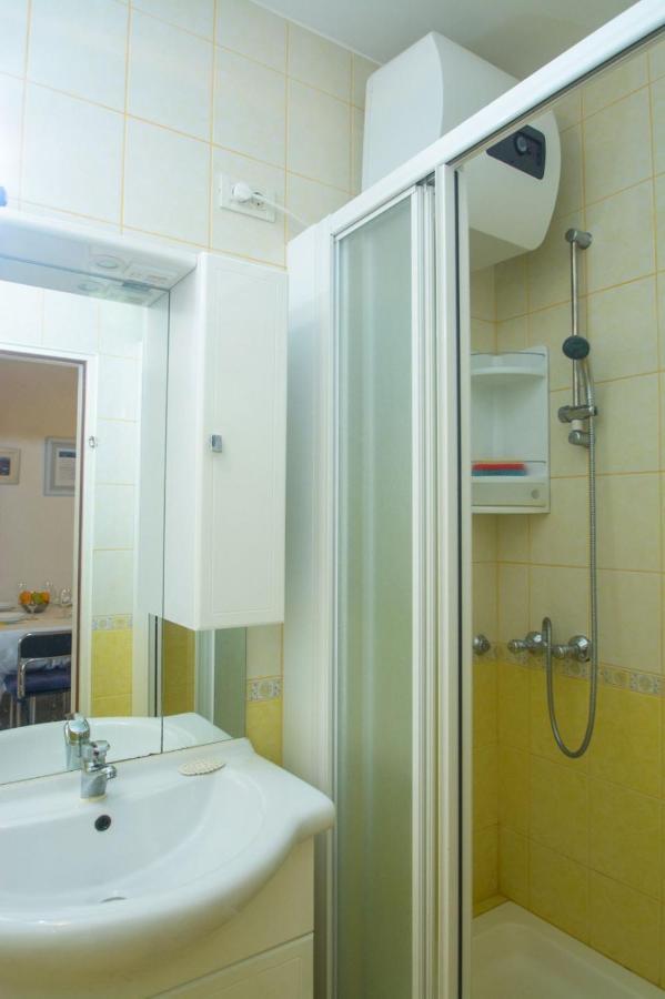 Apartments Marija - By The Sea Rogoznica  Luaran gambar
